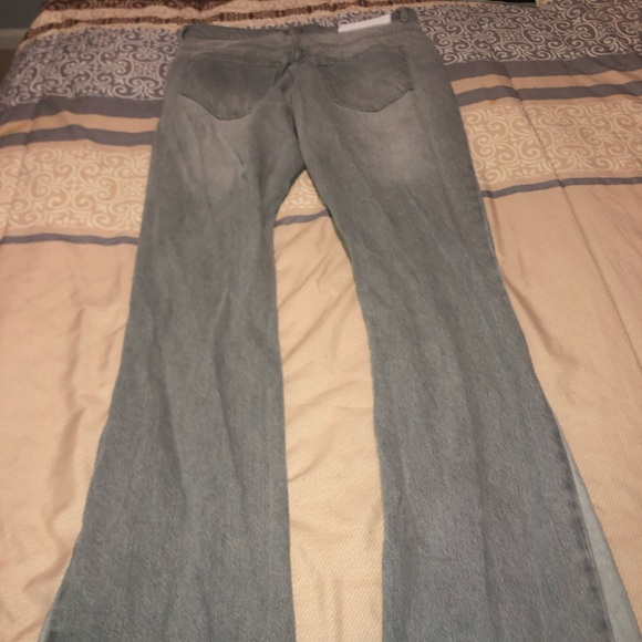 Boohoo man flare jeans slightly ripped grey - Picture 5 of 6